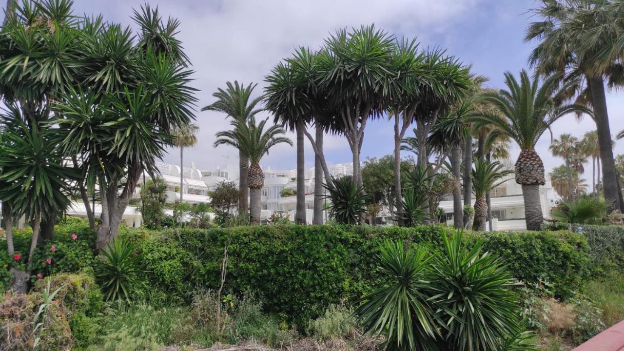 Casa Cachita-En 1ª Linea De Playa Apartment Estepona Ngoại thất bức ảnh