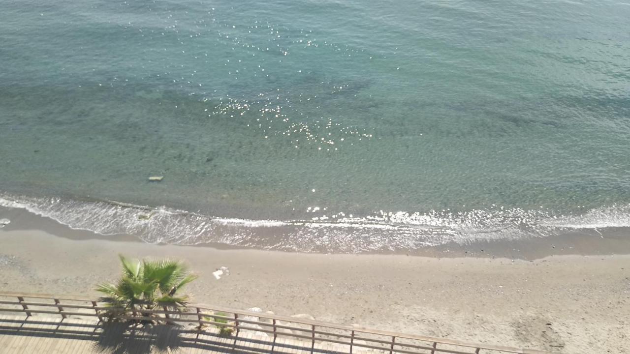 Casa Cachita-En 1ª Linea De Playa Apartment Estepona Ngoại thất bức ảnh