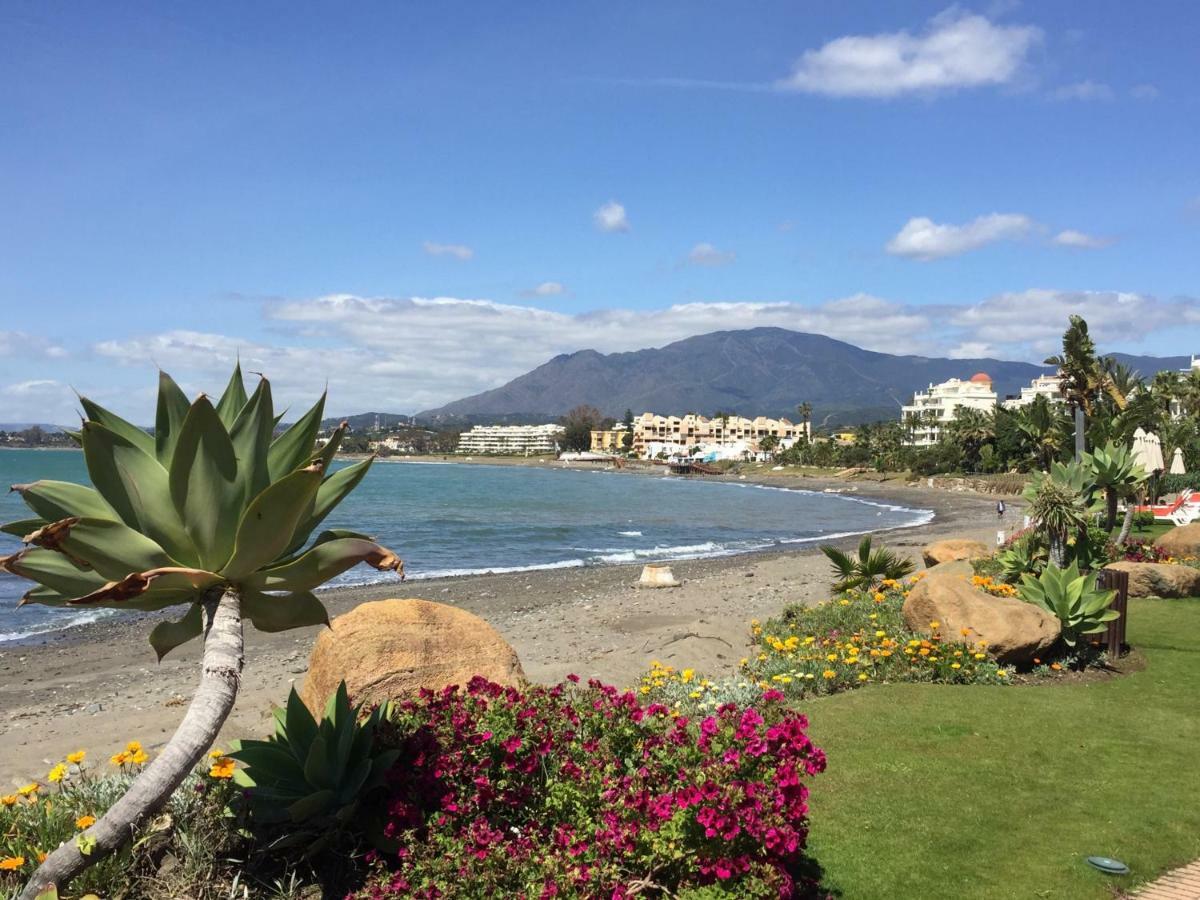 Casa Cachita-En 1ª Linea De Playa Apartment Estepona Ngoại thất bức ảnh