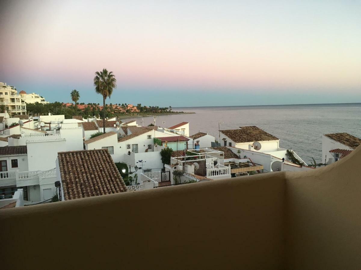 Casa Cachita-En 1ª Linea De Playa Apartment Estepona Ngoại thất bức ảnh