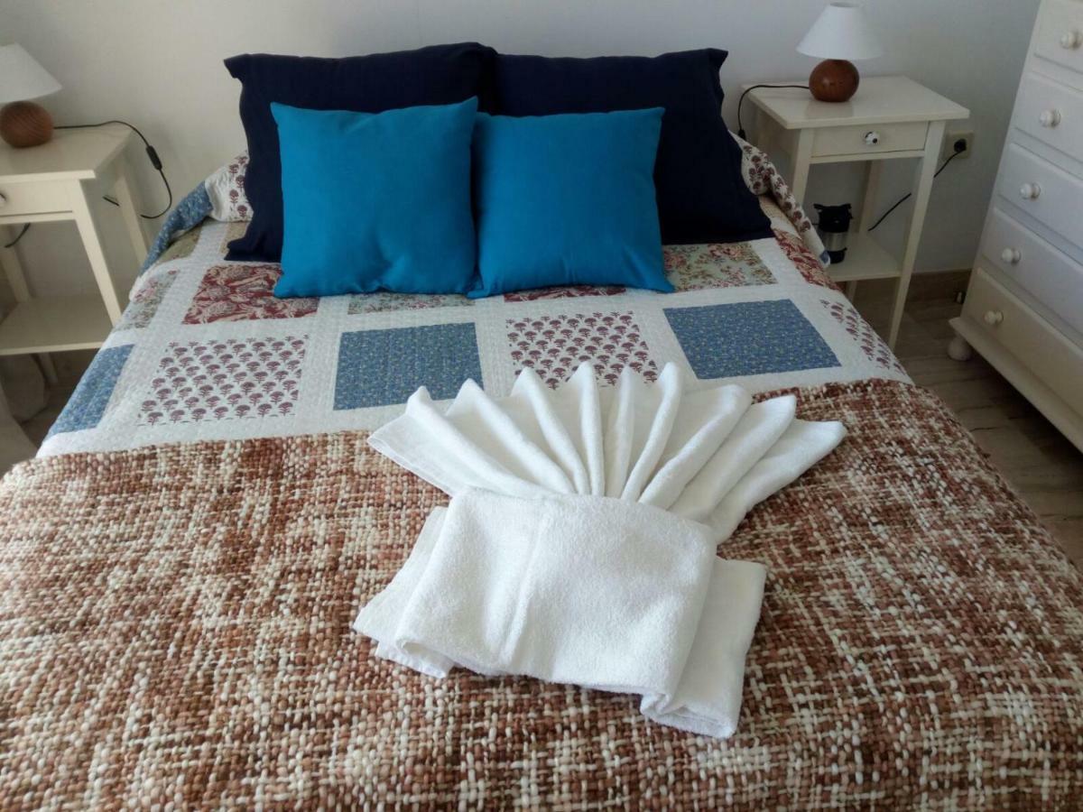 Casa Cachita-En 1ª Linea De Playa Apartment Estepona Ngoại thất bức ảnh