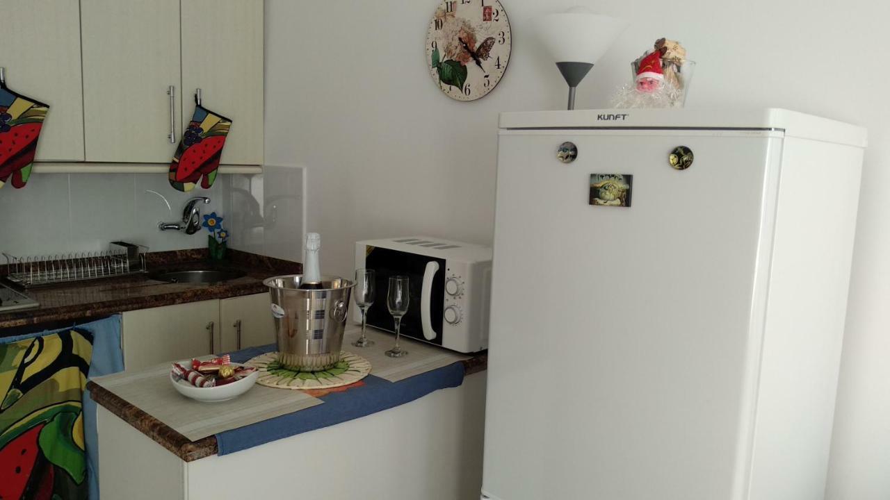 Casa Cachita-En 1ª Linea De Playa Apartment Estepona Ngoại thất bức ảnh