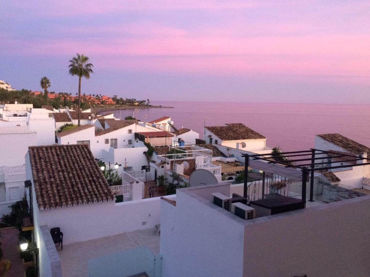 Casa Cachita-En 1ª Linea De Playa Apartment Estepona Ngoại thất bức ảnh