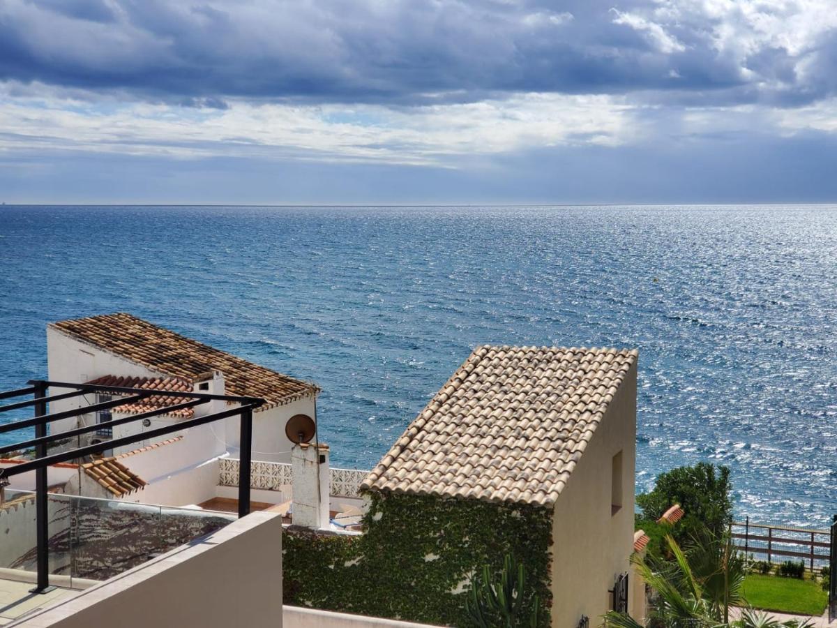 Casa Cachita-En 1ª Linea De Playa Apartment Estepona Ngoại thất bức ảnh